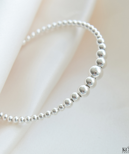 "Mella" sølv armbånd / cuff med sølv kugler