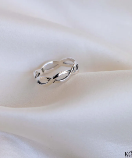"Elva" Elegant flettet sølv ring
